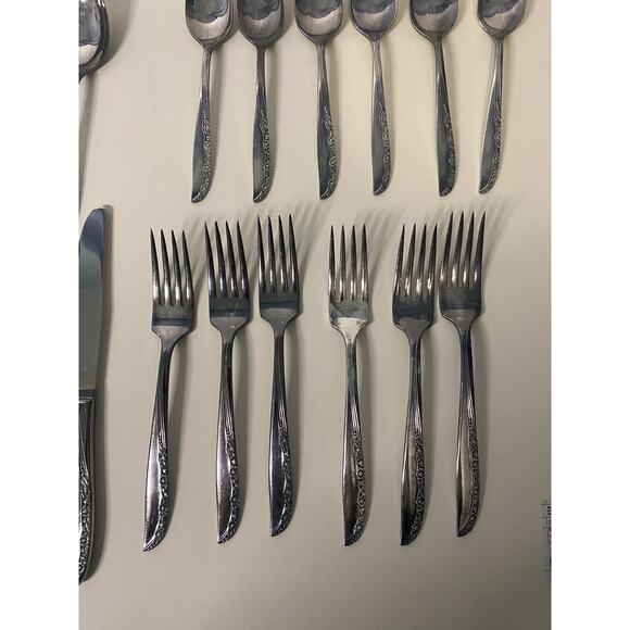 24 Pieces Oneida Rogers Brittany Rose Flatware Silverplated Silverware Set - Picture 4 of 6
